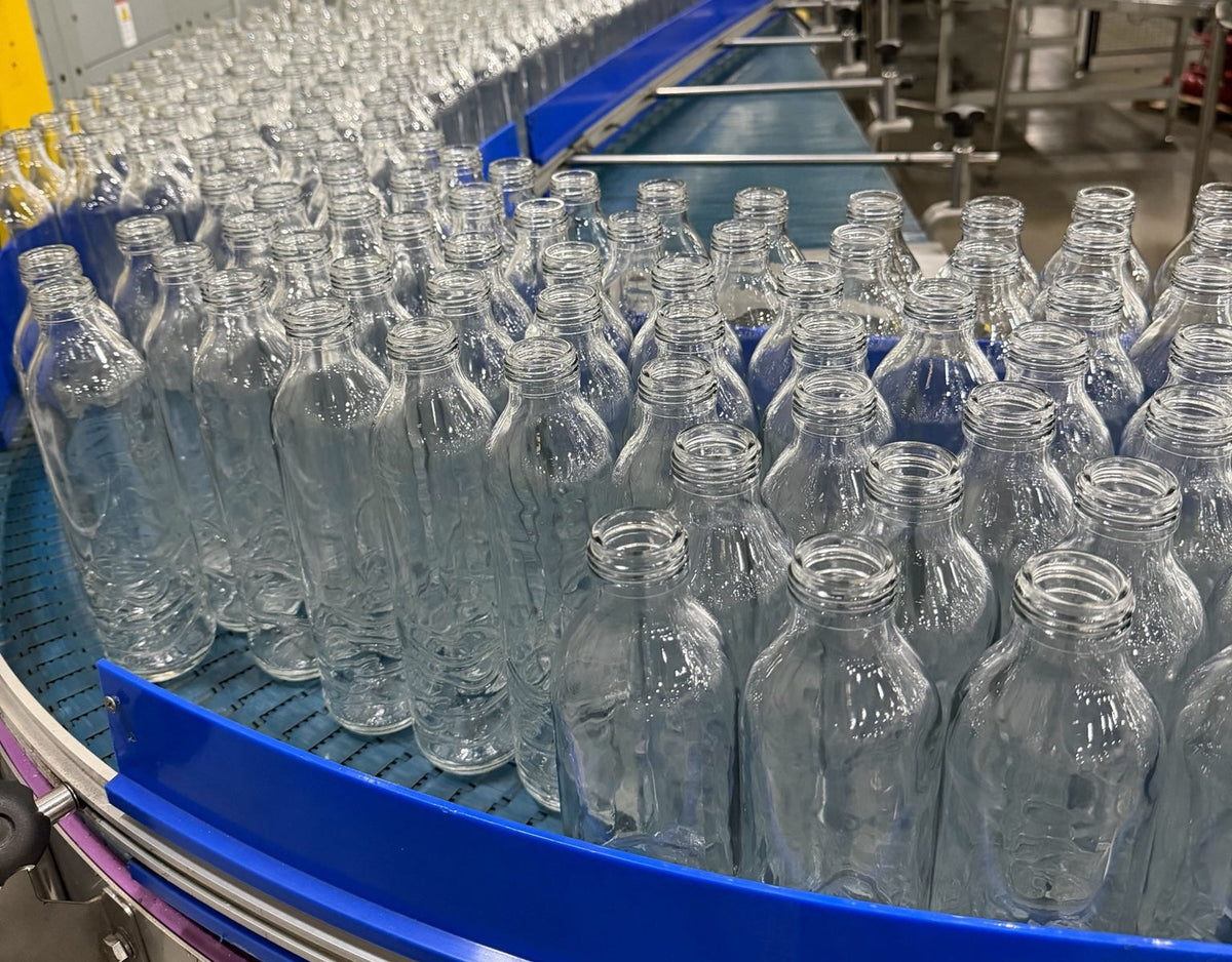 Glass vs plastic water bottles: can the bottle change what's in your water?